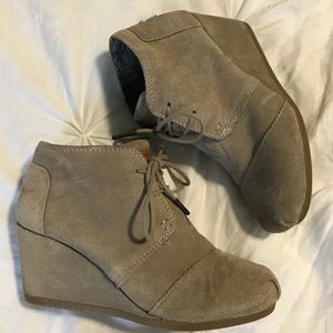 Toms kala suede wedge bootie